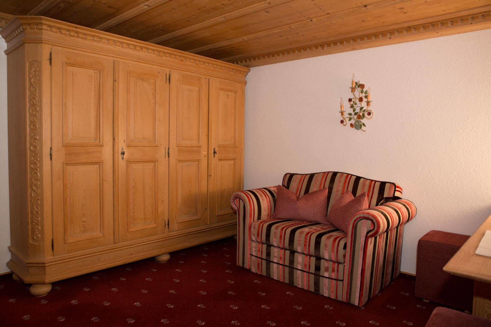 Chalet Brunnenhof 장크트안톤암아를베르크 외부 사진