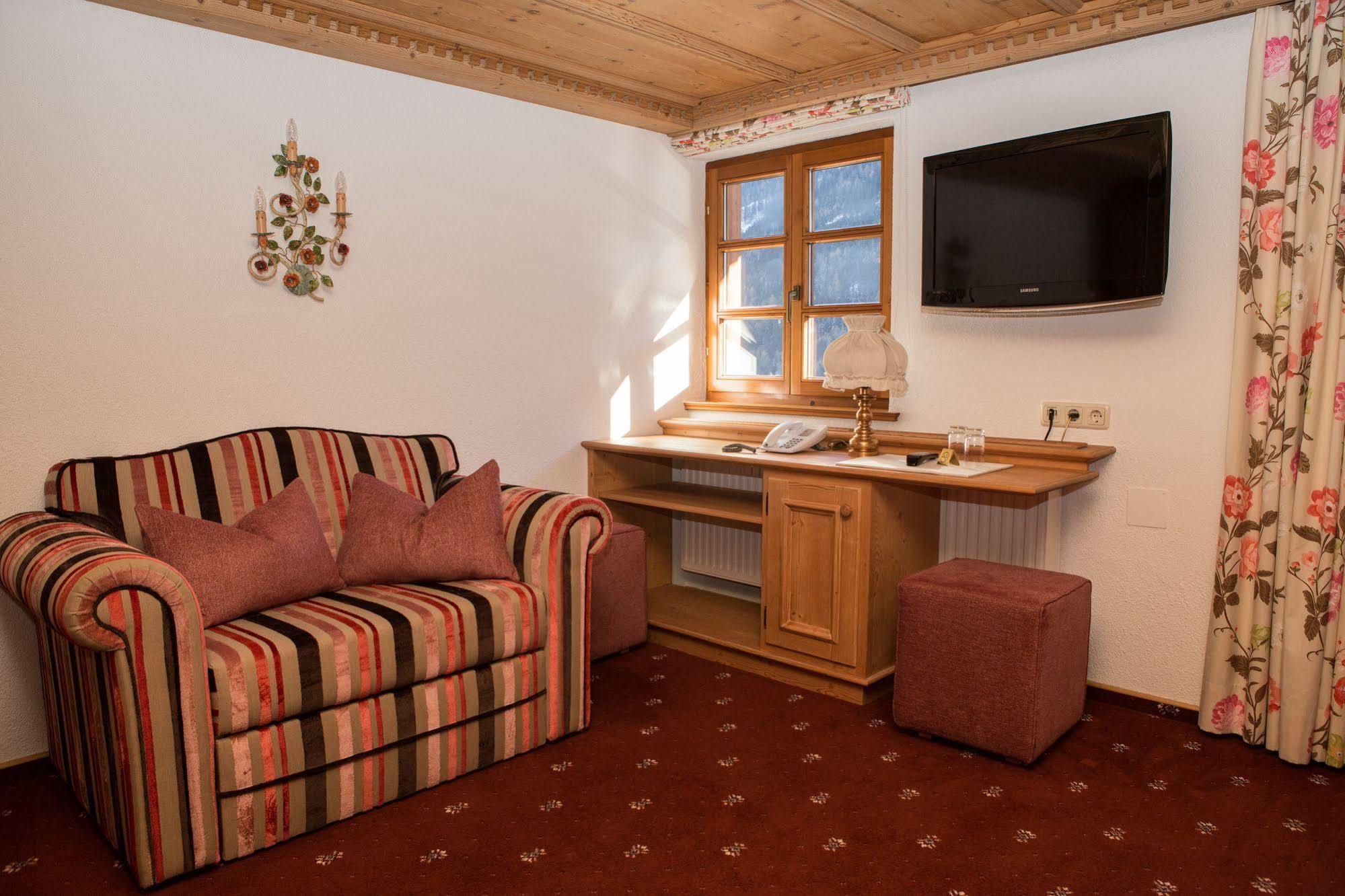 Chalet Brunnenhof 장크트안톤암아를베르크 외부 사진