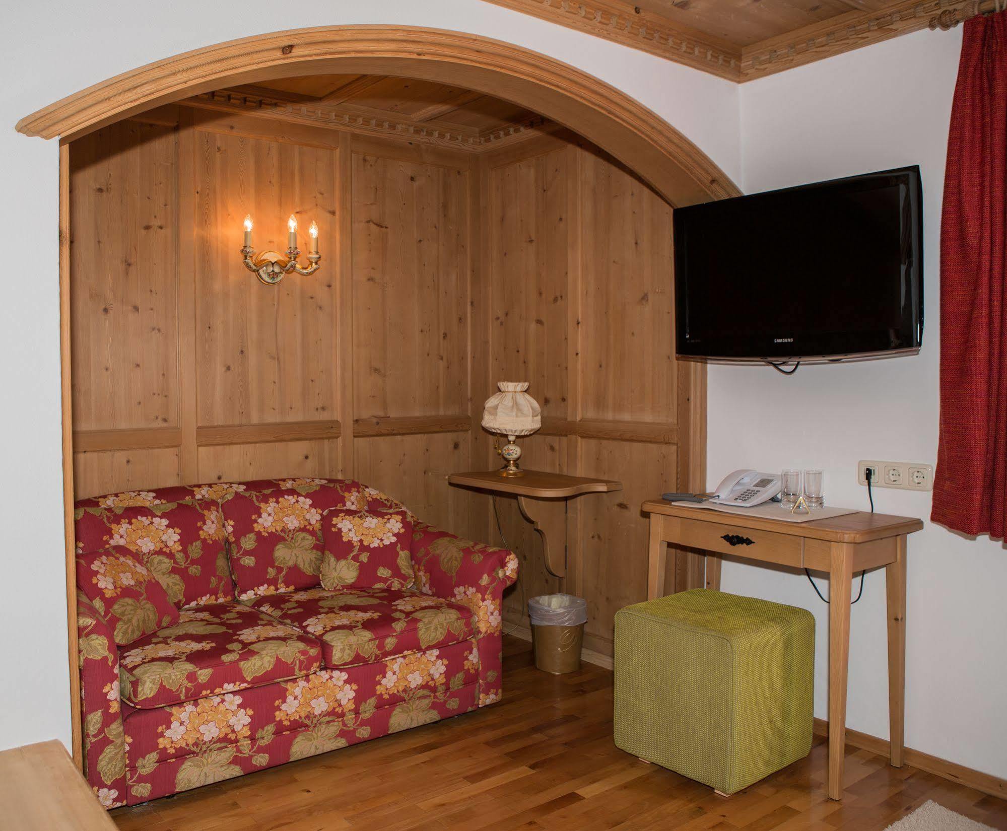 Chalet Brunnenhof 장크트안톤암아를베르크 외부 사진