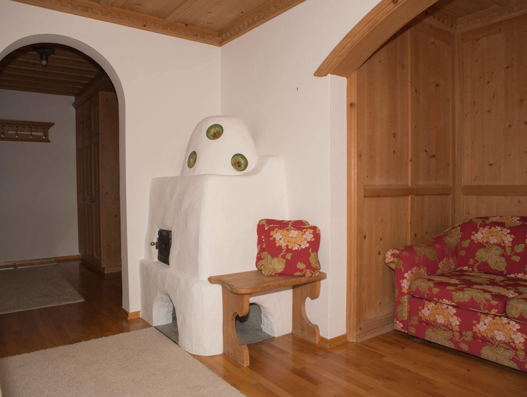 Chalet Brunnenhof 장크트안톤암아를베르크 외부 사진