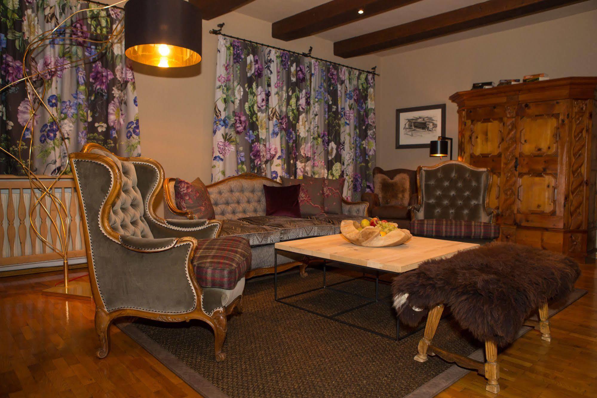 Chalet Brunnenhof 장크트안톤암아를베르크 외부 사진